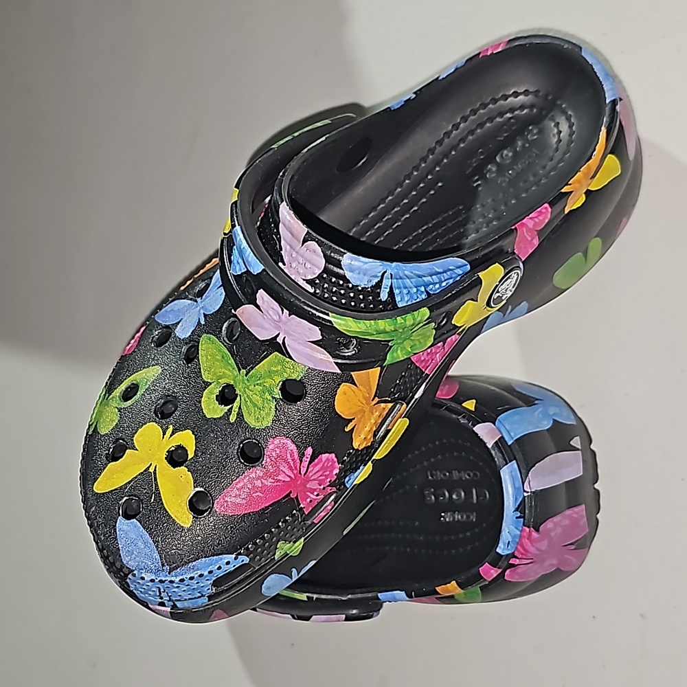 Crocs Women's Butterfly Crocs. Size 5, Black Multi